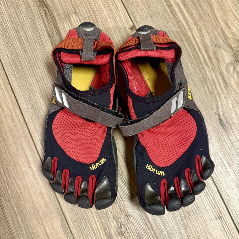 Vibram FiveFingers Black and Red Toe Shoes